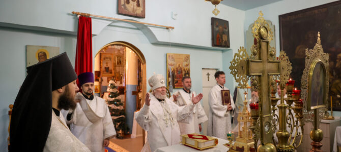 В субботу перед Богоявлением настоятель Петропавловского храма сослужил епископу Павлу за Божественной литургией В субботу перед Богоявлением настоятель Петропавловского храма сослужил епископу Павлу за Божественной литургией